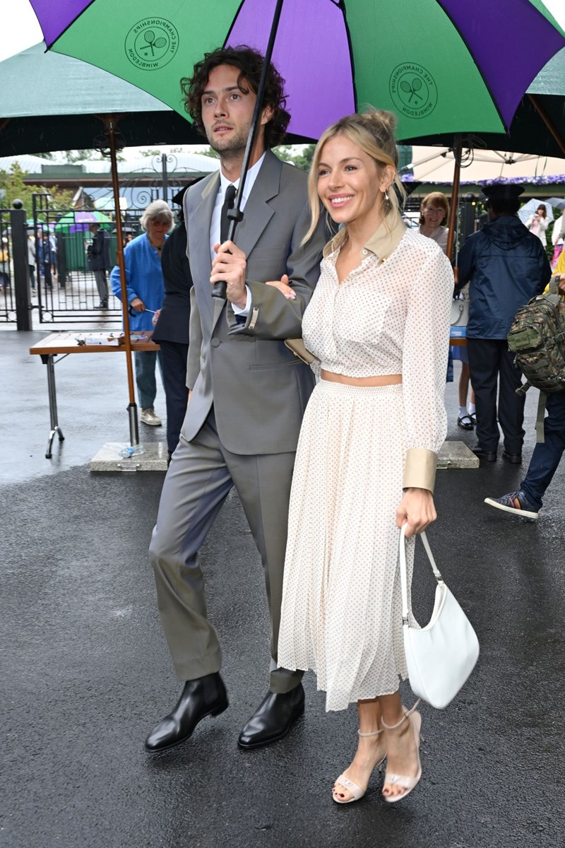 Η Sienna Miller ήταν για ακόμα μία φορά η "νικήτρια" του Wimbledon - εικόνα 1