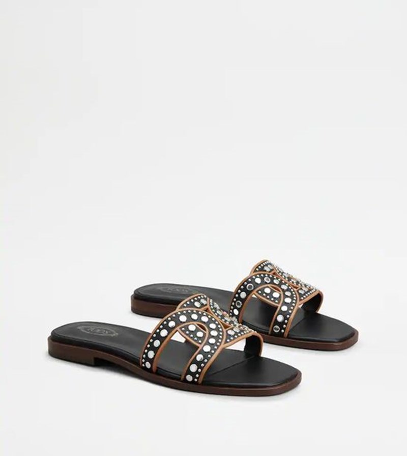 10 διαχρονικά μαύρα σανδάλια που θα φοράς κάθε καλοκαίρι - εικόνα 2