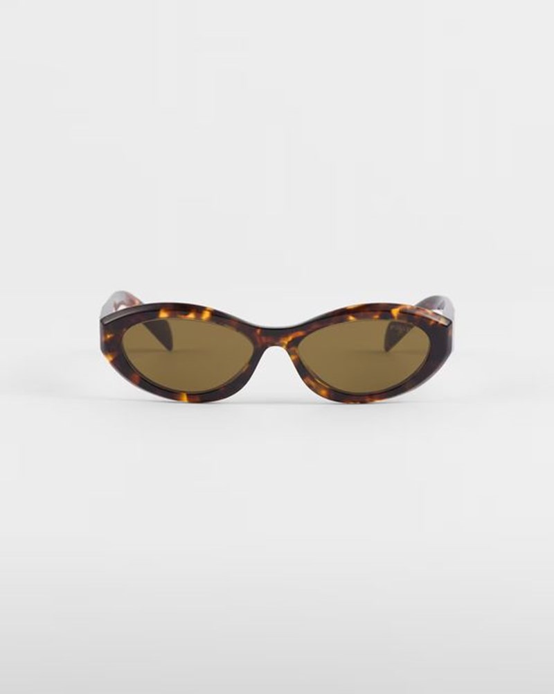 Summer necessities: Αυτά είναι τα πιο stylish οβάλ γυαλιά ηλίου που θα δεις σήμερα - εικόνα 8