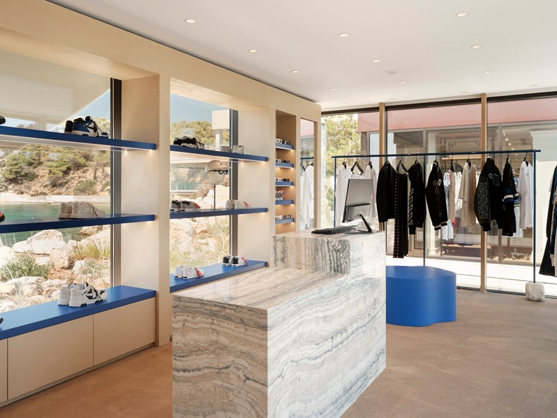 Off-White με θέα θάλασσα; Ανακάλυψε τη νέα μπουτίκ στην Astir Marina με exclusive συλλογές που δε θα βρεις αλλού - εικόνα 3