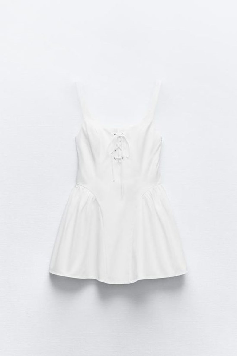 6 λευκά φορέματα από ZARA που είναι ο ορισμός του ελληνικού καλοκαιριού - εικόνα 2