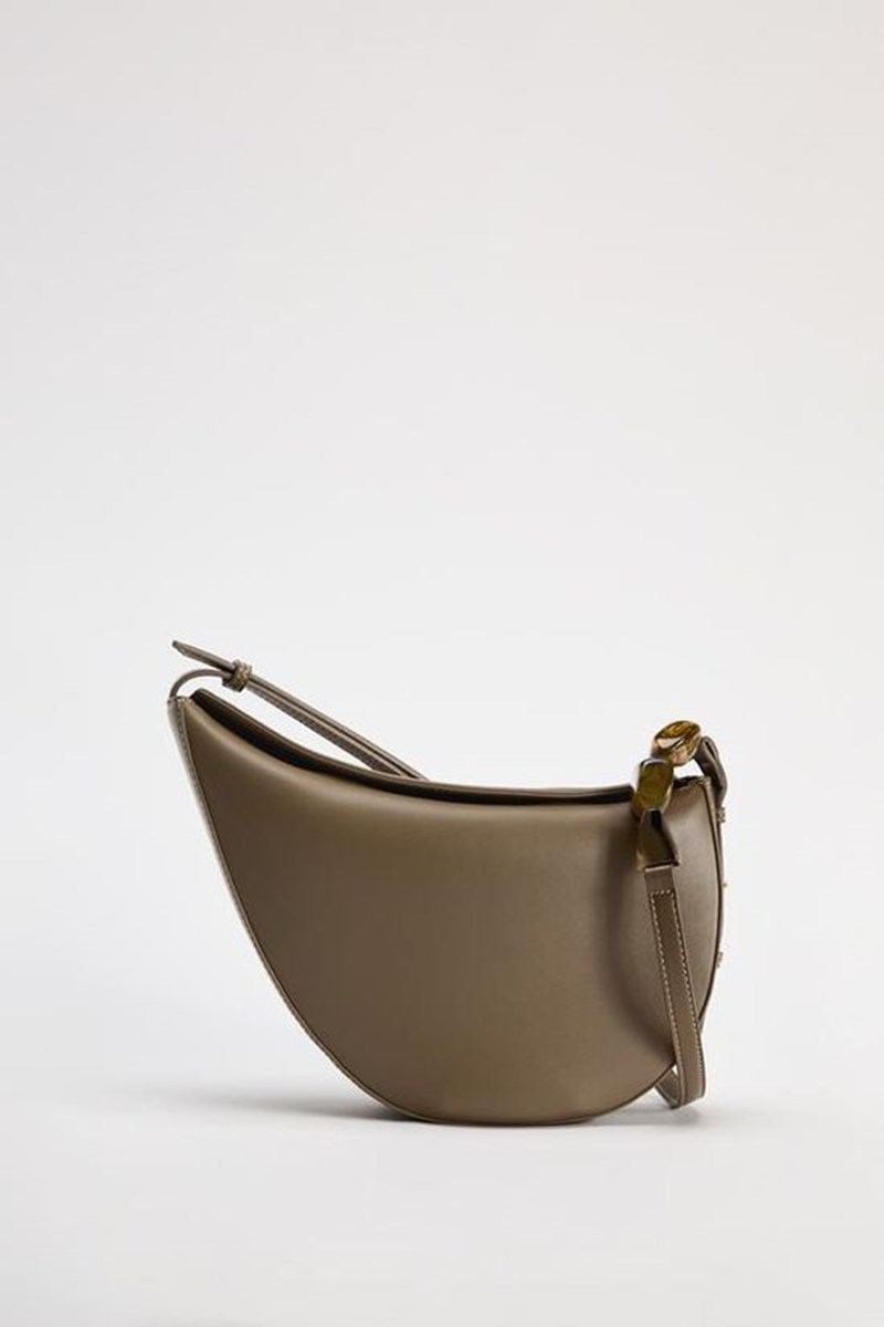 Μέχρι 30 ευρώ: Βρήκαμε τις τσάντες που θα σου τραβήξουν την προσοχή - εικόνα 2