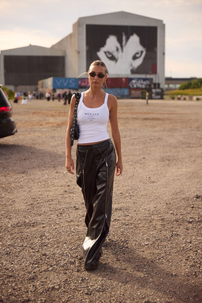 CPHFW SS25: Τα street style looks που ξεχωρίσαμε στην Εβδομάδα Μόδας της Κοπεγχάγης - εικόνα 9
