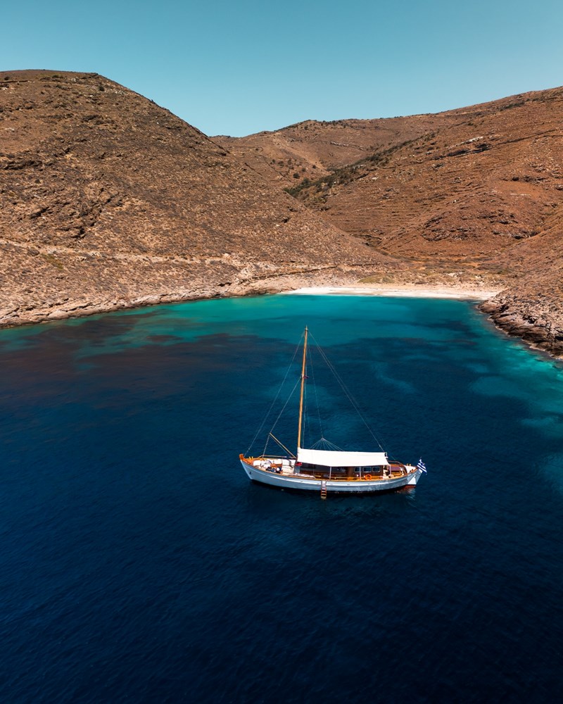 Bond Beach Club: Ένας παραδεισένιος all-day προορισμός στο One&Only Kéa Island - εικόνα 1