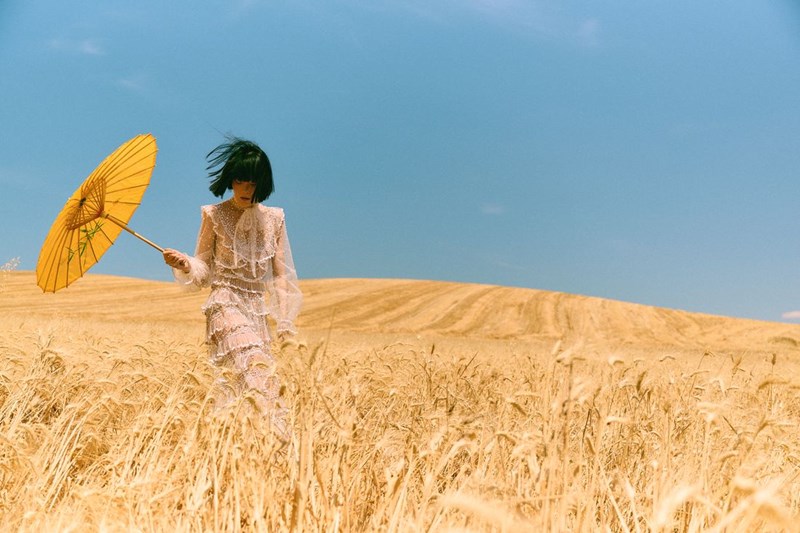 "Θέρος ανίκατε μάχαν": Οι pre-fall συλλογές παρουσιάζονται κάτω από τον καλοκαιρινό ήλιο - εικόνα 2