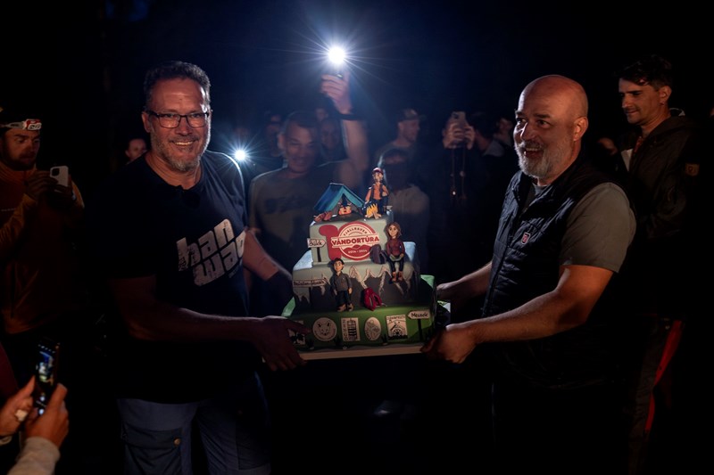 161 πεζοπόροι τιμούν τη 10η επέτειο της Fjällräven Vándortúra στα βουνά Bükk - εικόνα 3