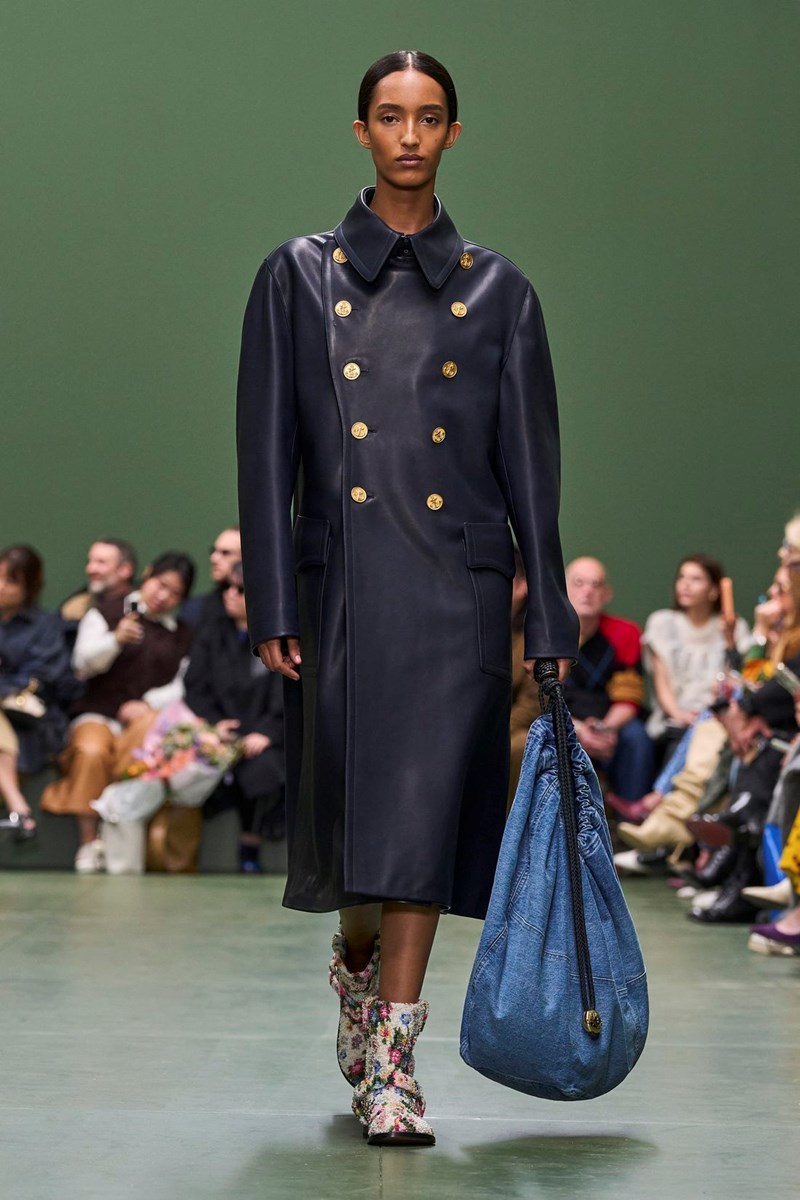 Η "ρεαλιστική" τάση στις τσάντες που θα δοκιμάσουμε αυτό το φθινόπωρο - εικόνα 3