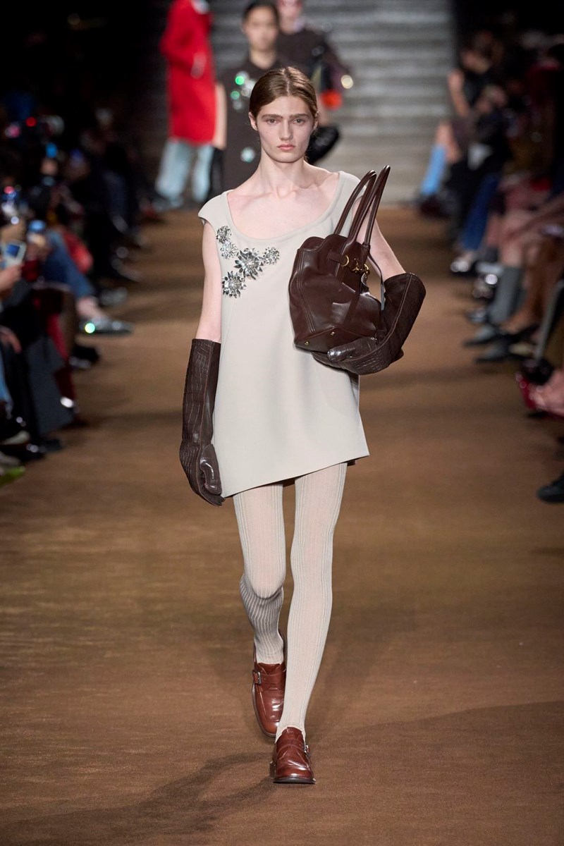 Η "ρεαλιστική" τάση στις τσάντες που θα δοκιμάσουμε αυτό το φθινόπωρο - εικόνα 1