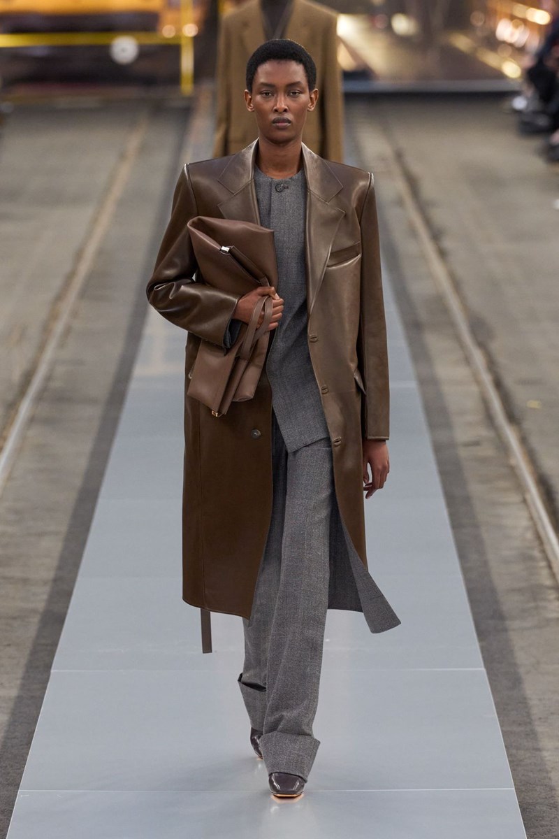 Οι σχεδιαστές μίλησαν! Αυτά είναι τα παλτό που θα φοράμε το φετινό φθινόπωρο - εικόνα 10