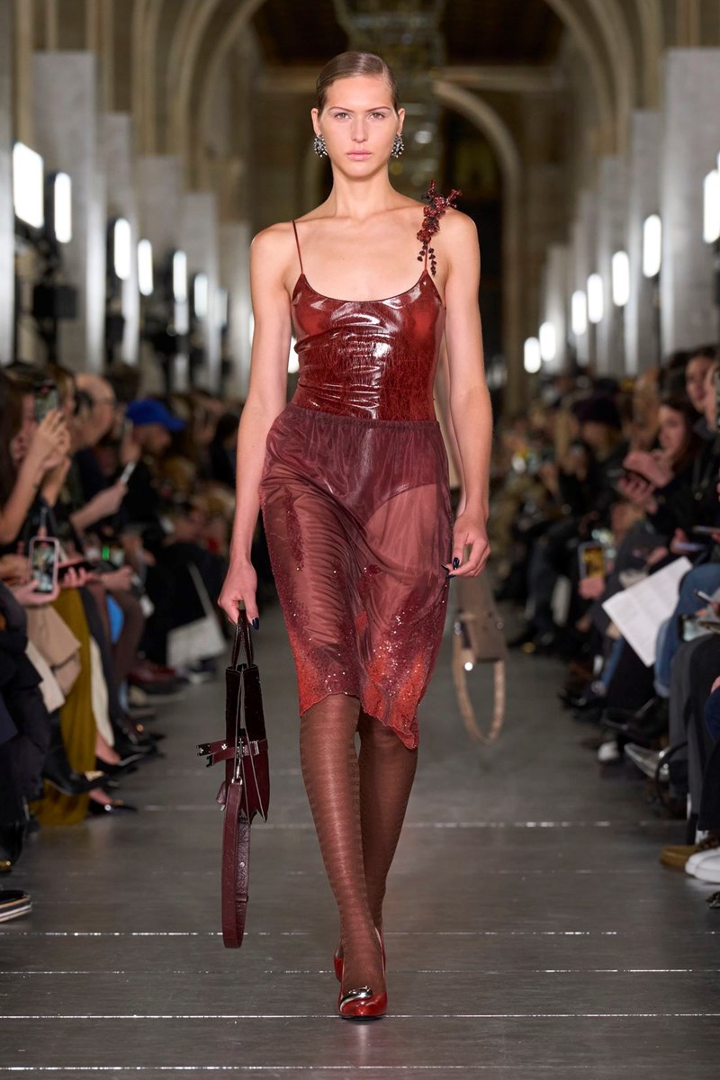 Η απόχρωση που θα κυριαρχήσει στα φθινοπωρινά looks μας σύμφωνα με τους fashion experts - εικόνα 2