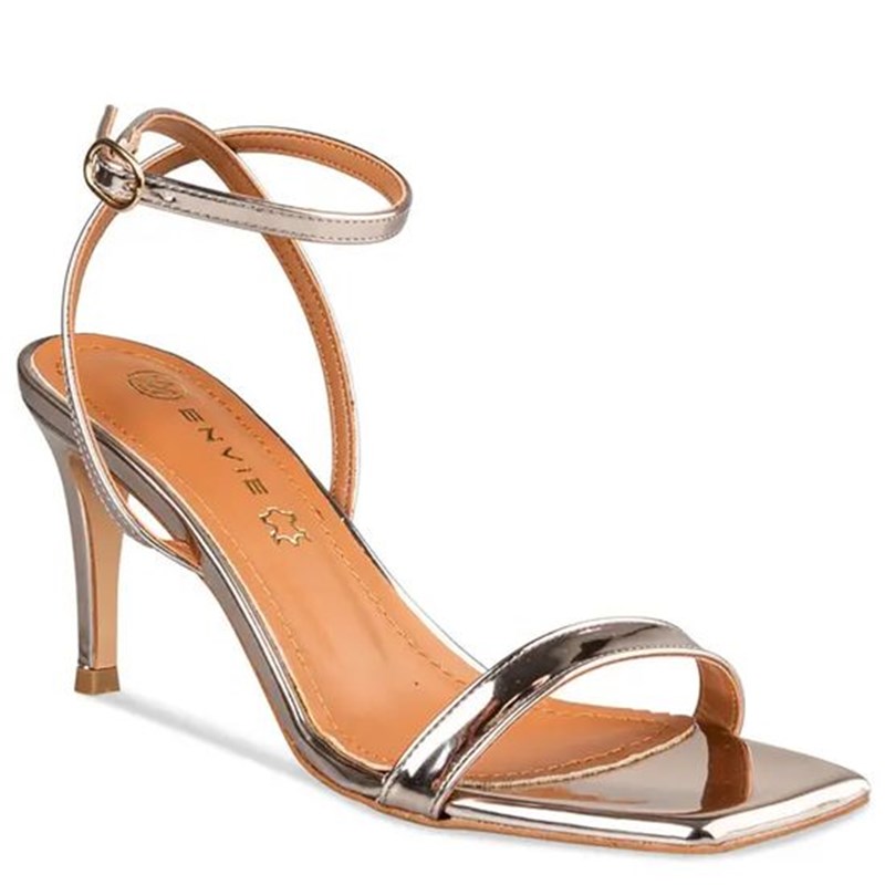 Βρήκαμε τα άνετα πέδιλα που θα φορέσεις στους γάμους του καλοκαιριού (και του φθινοπώρου) - εικόνα 1