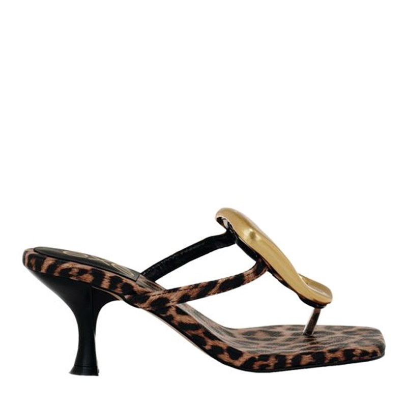 Cappuccino: Πώς να συνδυάσεις το καφέ με το λευκό στις τελευταίες σου καλοκαιρινές εμφανίσεις - εικόνα 32