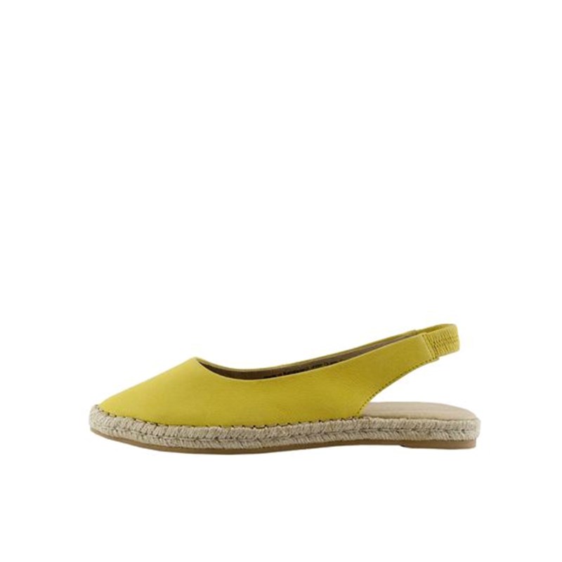 Ανακαλύψαμε τις πιο stylish flat εσπαντρίγιες που θα φοράς από τώρα μέχρι το φθινόπωρο - εικόνα 1