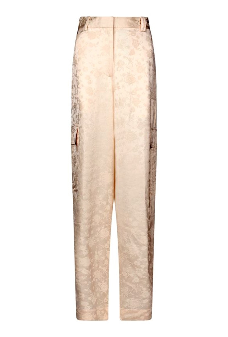 Cappuccino: Πώς να συνδυάσεις το καφέ με το λευκό στις τελευταίες σου καλοκαιρινές εμφανίσεις - εικόνα 1