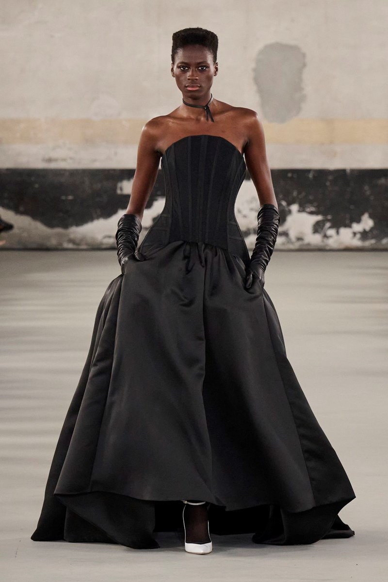 "The Femme Paradox": Η νέα συλλογή της Elisabetta Franchi ενσαρκώνει την πιο αγνή μορφή της γυναικείας ενδυνάμωσης - εικόνα 23