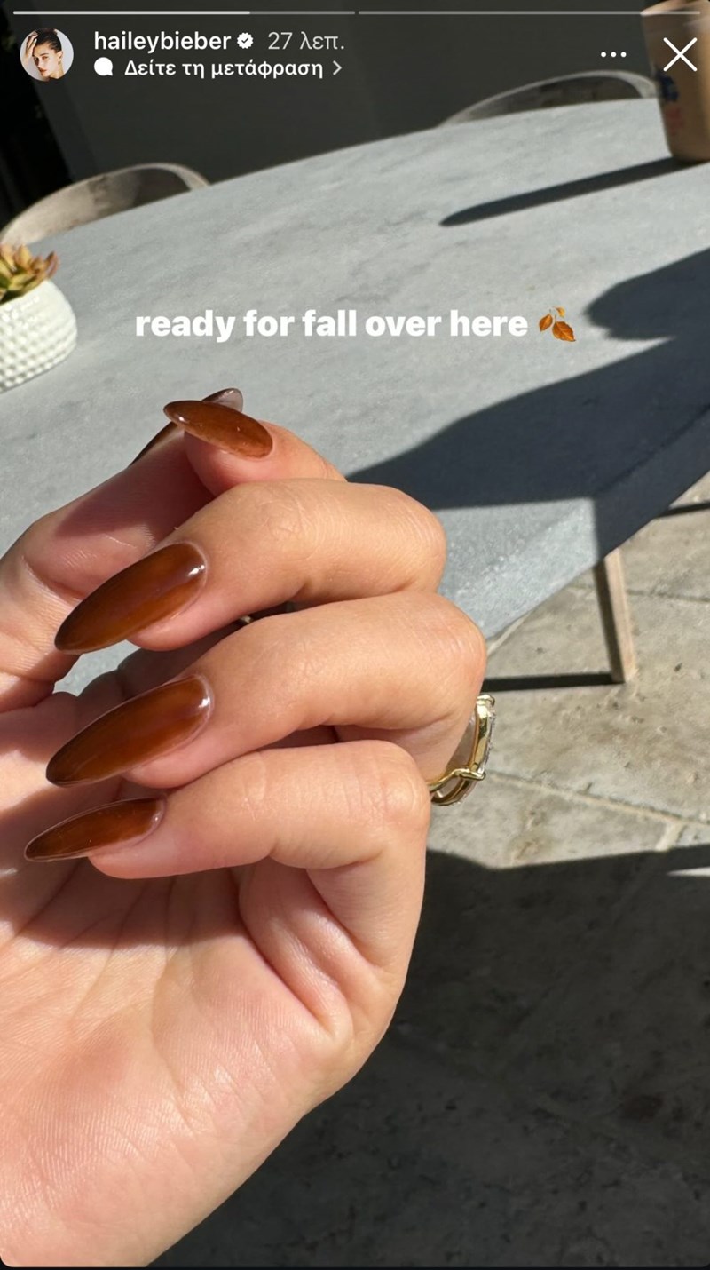 Hailey Bieber: Υιοθέτησε για το μανικιούρ της την πιο hot απόχρωση του φθινοπώρου - εικόνα 2