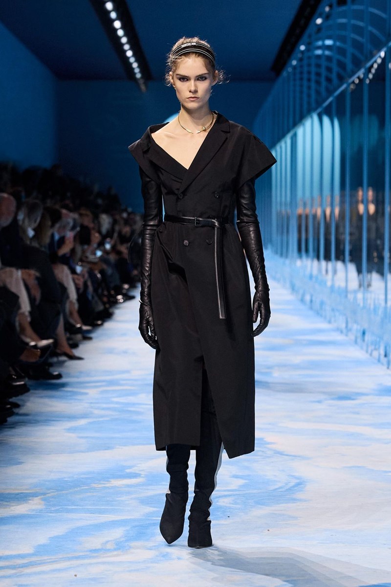 Dior SS25: Η επιβλητική ισχύς της σύγχρονης θηλυκότητας - εικόνα 2