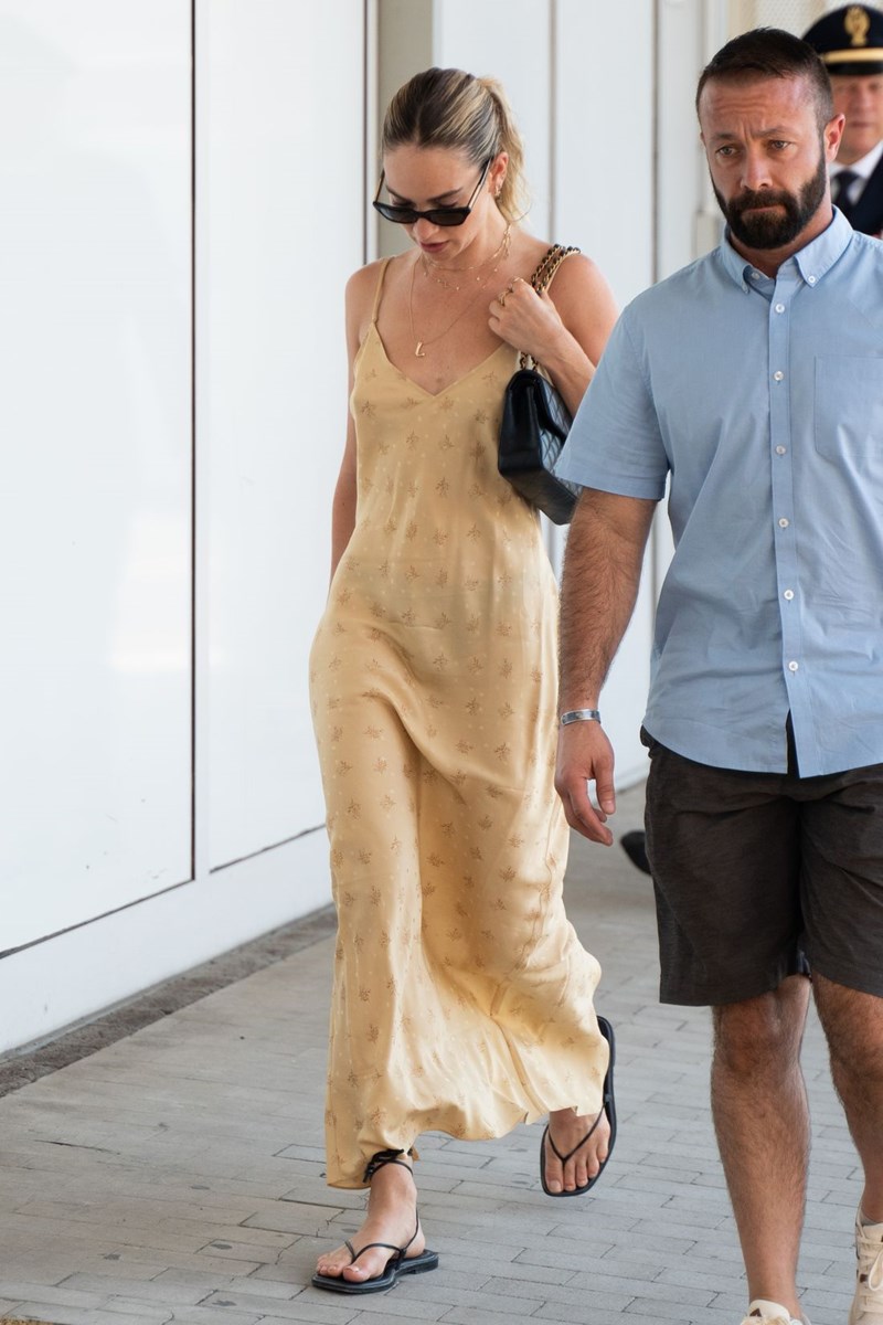 Style Inspo: Τα casual chic looks που ξεχωρίσαμε στο Φεστιβάλ Κινηματογράφου της Βενετίας - εικόνα 6