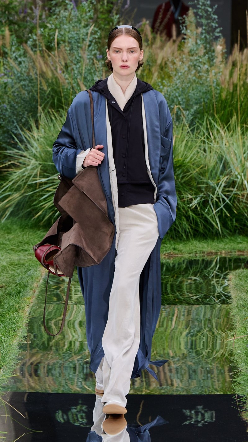 "Out of office": Η BOSS για τη συλλογή Άνοιξη / Καλοκαίρι 2025 έσπασε τα συμβατικά όρια της business ένδυσης - εικόνα 6