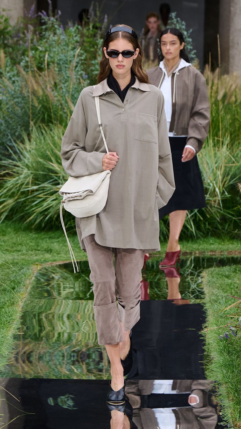 "Out of office": Η BOSS για τη συλλογή Άνοιξη / Καλοκαίρι 2025 έσπασε τα συμβατικά όρια της business ένδυσης - εικόνα 9