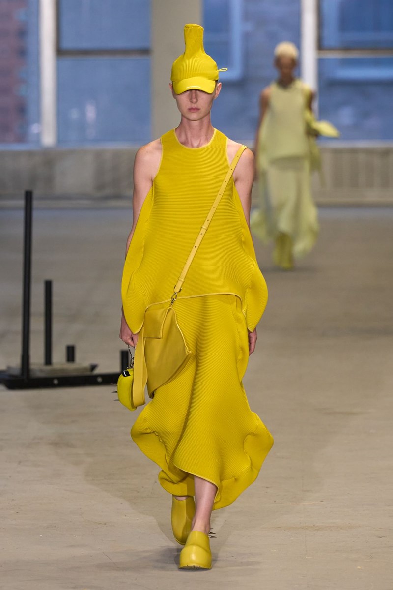 NYFW SS25: Τα trends που ξεχωρίσαμε στις πασαρέλες της Νέας Υόρκης για τη σεζόν Άνοιξη / Καλοκαίρι 2025 - εικόνα 18