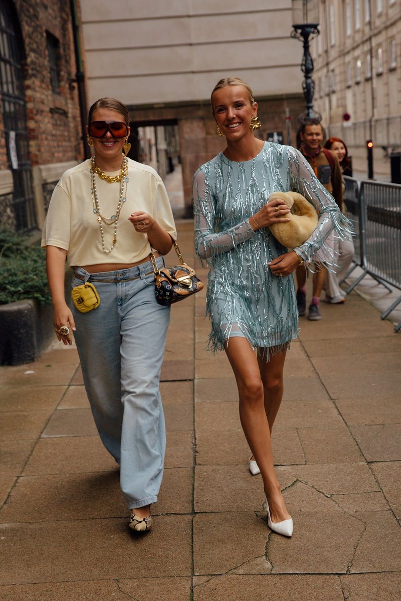 Τα τζιν παντελόνια που φοράνε τώρα οι fashion lovers σε Κοπεγχάγη και Τόκιο - εικόνα 6