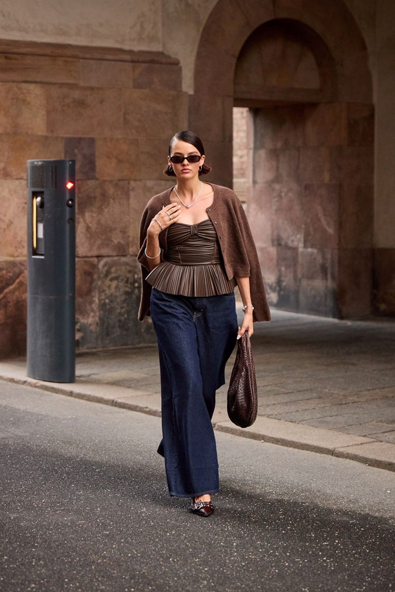 Τα τζιν παντελόνια που φοράνε τώρα οι fashion lovers σε Κοπεγχάγη και Τόκιο - εικόνα 13