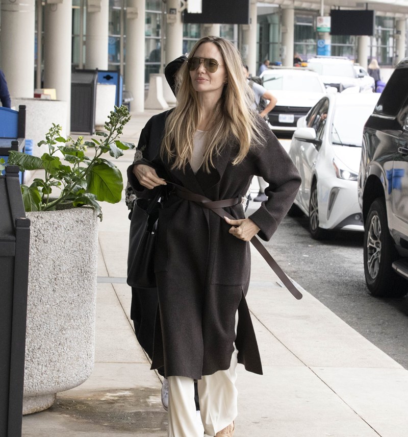 Η Angelina Jolie φόρεσε το παλτό που θα βλέπουμε παντού το φθινόπωρο - εικόνα 1