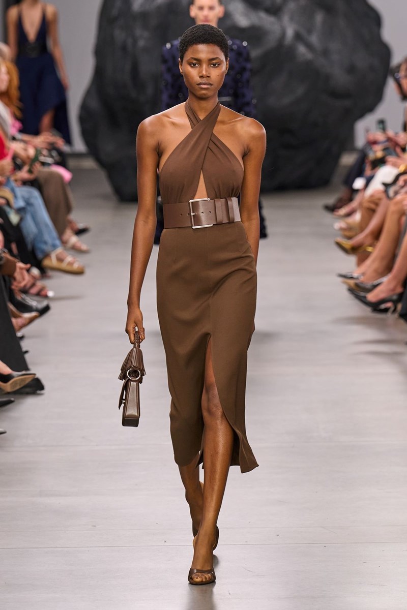 NYFW SS25: Τα trends που ξεχωρίσαμε στις πασαρέλες της Νέας Υόρκης για τη σεζόν Άνοιξη / Καλοκαίρι 2025 - εικόνα 19