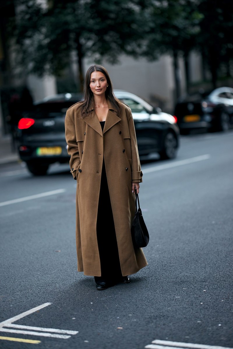 LFW SS25: Το street style του Λονδίνου θα σου δώσει έμπνευση για τα καθημερινά φθινοπωρινά σου looks - εικόνα 4