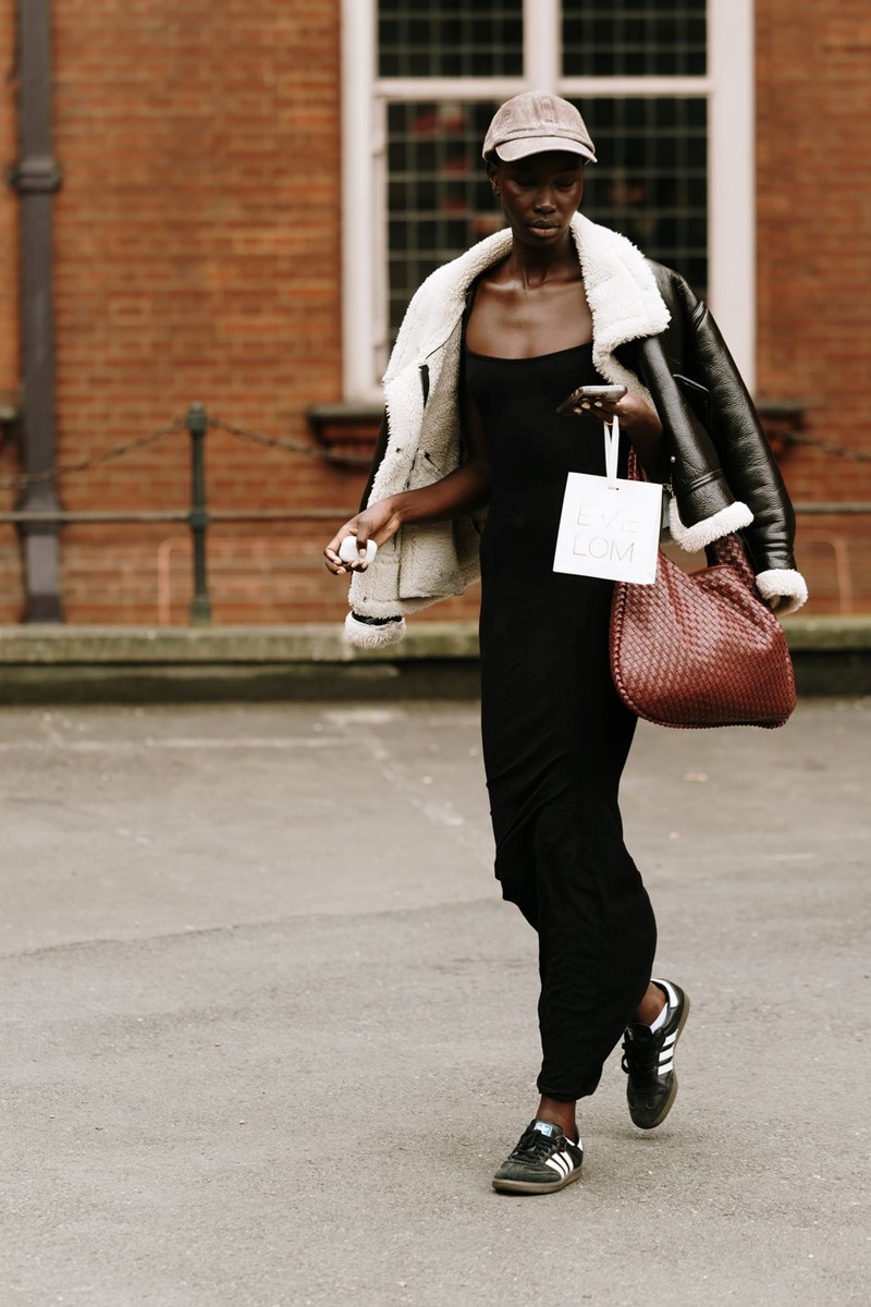 LFW SS25: Το street style του Λονδίνου θα σου δώσει έμπνευση για τα καθημερινά φθινοπωρινά σου looks - εικόνα 19