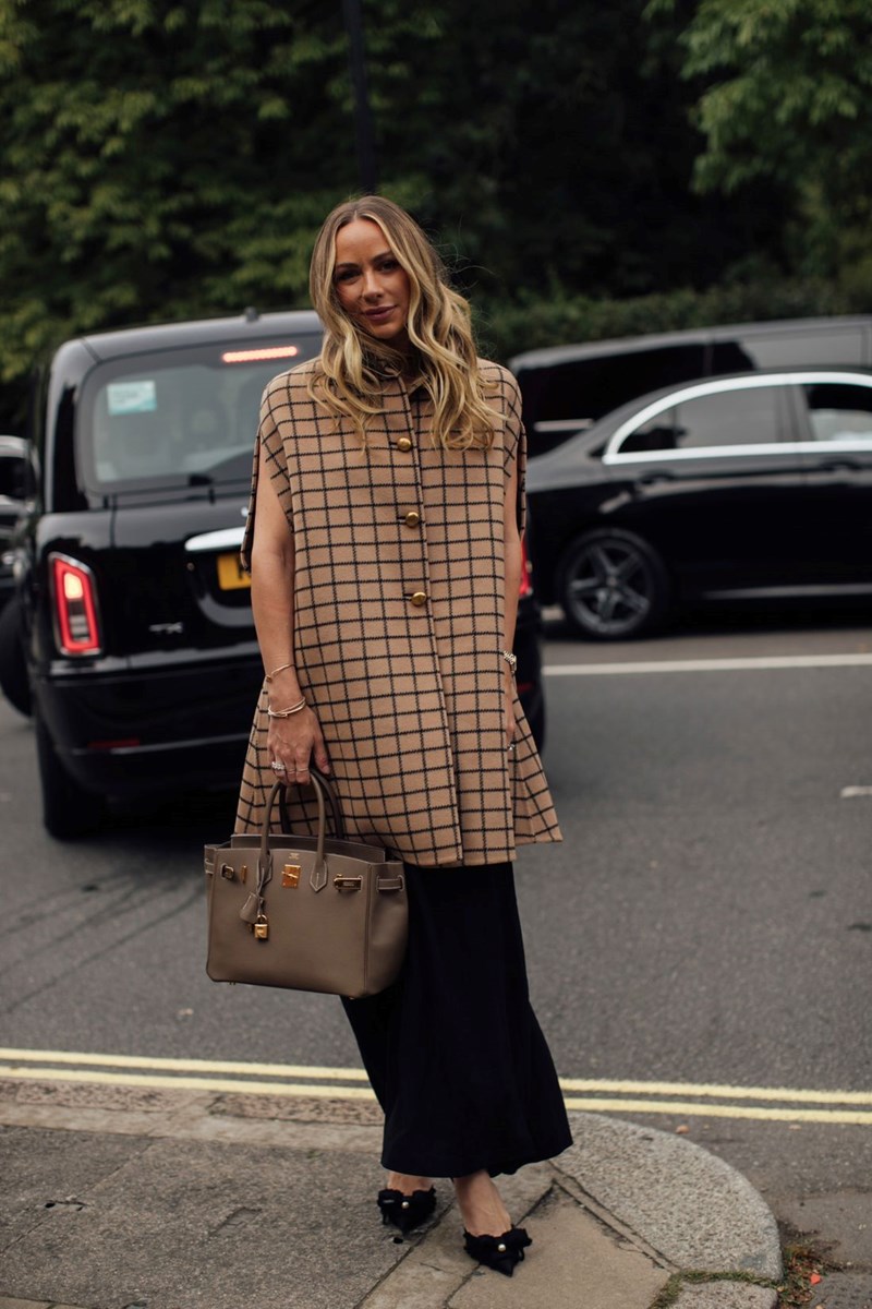 LFW SS25: Το street style του Λονδίνου θα σου δώσει έμπνευση για τα καθημερινά φθινοπωρινά σου looks - εικόνα 10