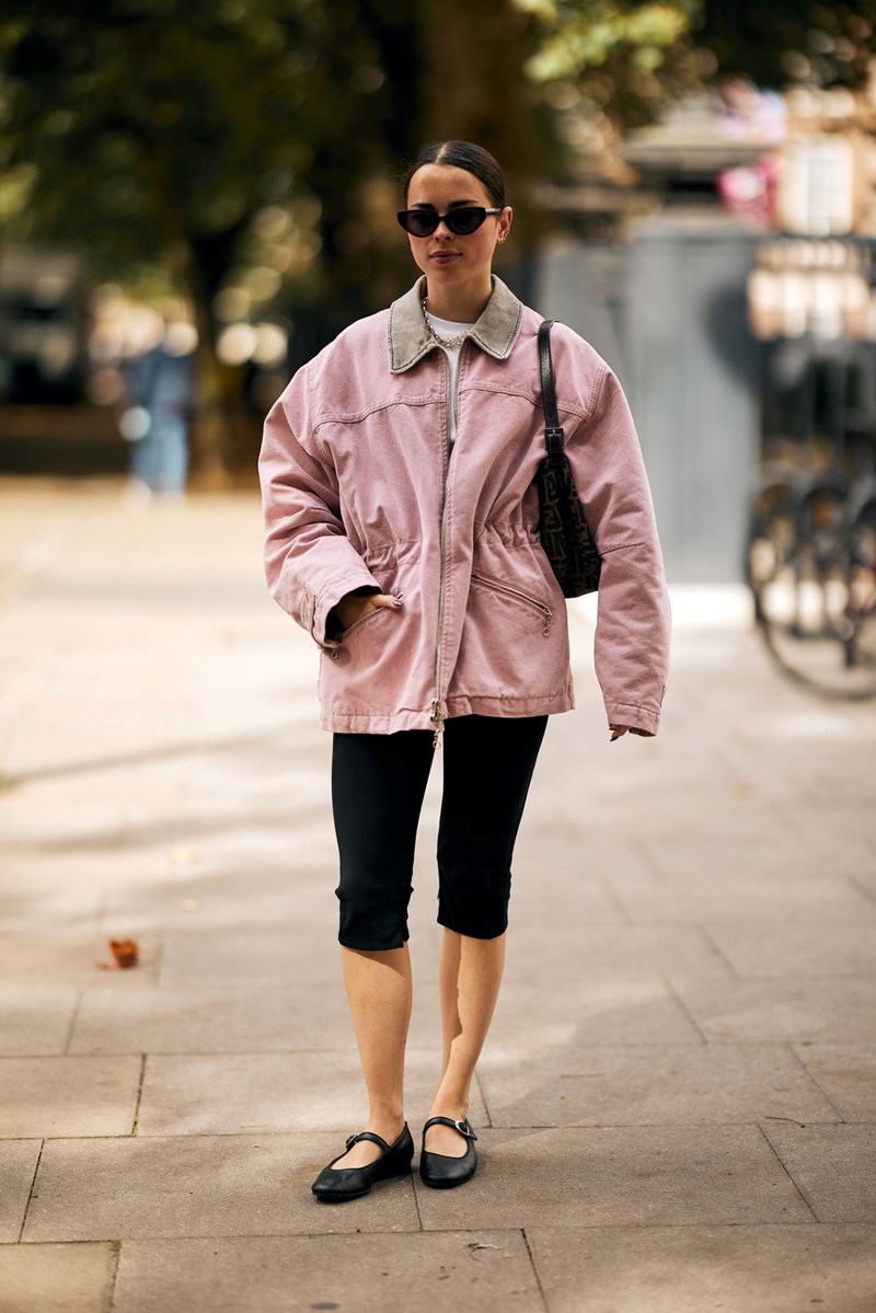 LFW SS25: Το street style του Λονδίνου θα σου δώσει έμπνευση για τα καθημερινά φθινοπωρινά σου looks - εικόνα 13