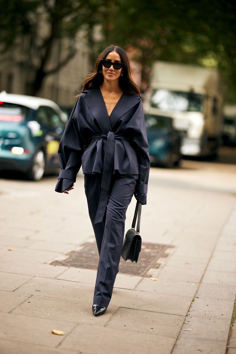 LFW SS25: Το street style του Λονδίνου θα σου δώσει έμπνευση για τα καθημερινά φθινοπωρινά σου looks - εικόνα 11