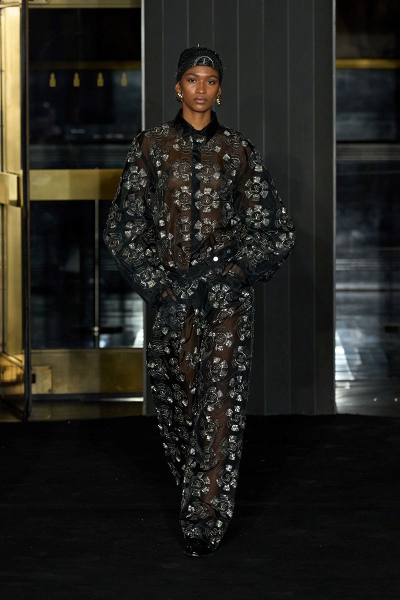 NYFW SS25: Τα trends που ξεχωρίσαμε στις πασαρέλες της Νέας Υόρκης για τη σεζόν Άνοιξη / Καλοκαίρι 2025 - εικόνα 8