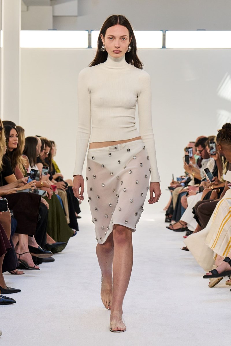 NYFW SS25: Τα trends που ξεχωρίσαμε στις πασαρέλες της Νέας Υόρκης για τη σεζόν Άνοιξη / Καλοκαίρι 2025 - εικόνα 9