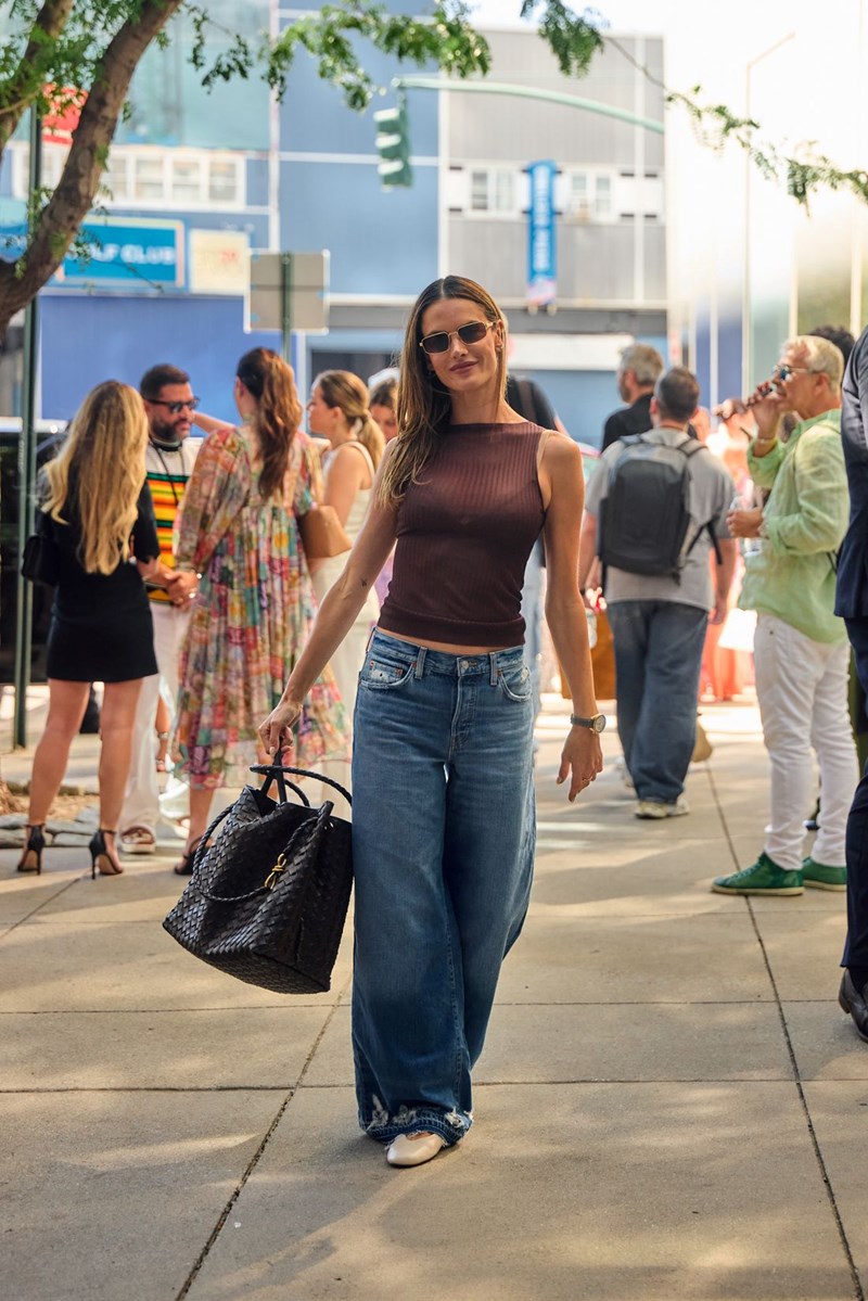 Fashion inspo: Έτσι θα φορέσεις την πιο posh απόχρωση για το φθινόπωρο - εικόνα 13