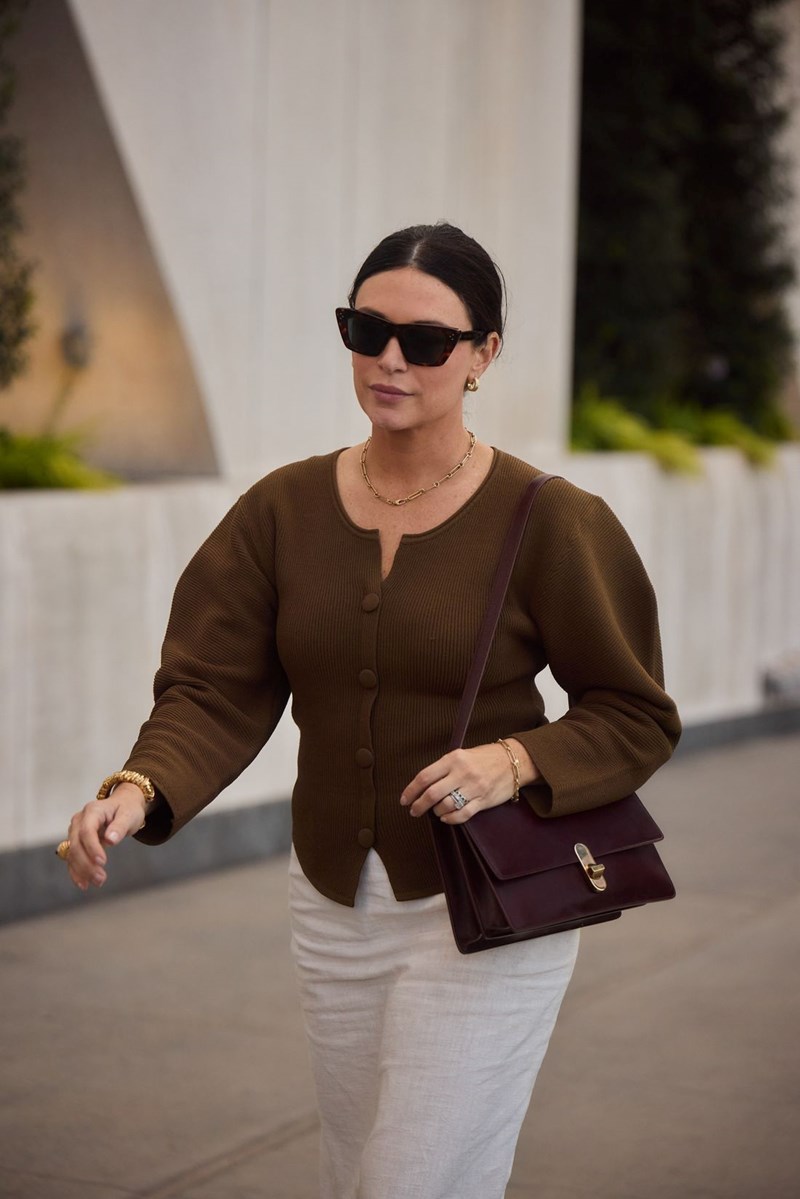 Fashion inspo: Έτσι θα φορέσεις την πιο posh απόχρωση για το φθινόπωρο - εικόνα 15