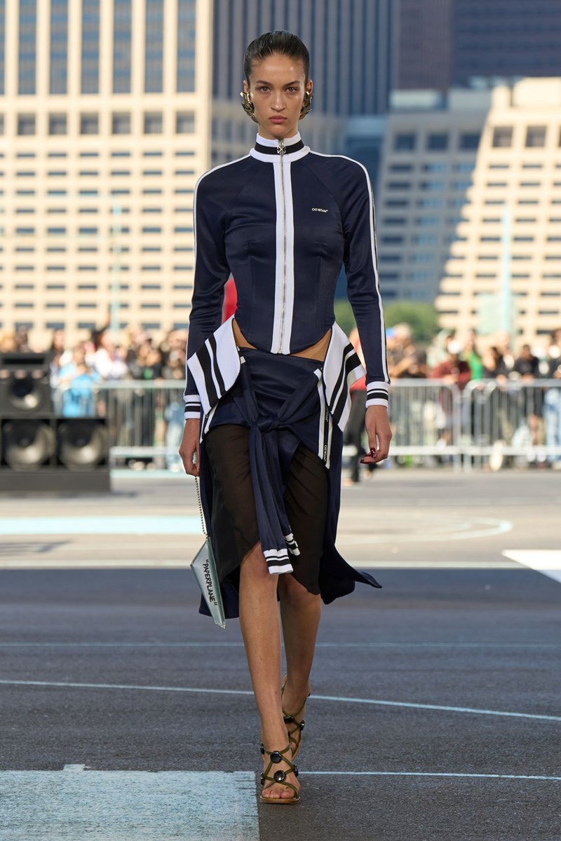 NYFW SS25: Τα trends που ξεχωρίσαμε στις πασαρέλες της Νέας Υόρκης για τη σεζόν Άνοιξη / Καλοκαίρι 2025 - εικόνα 13