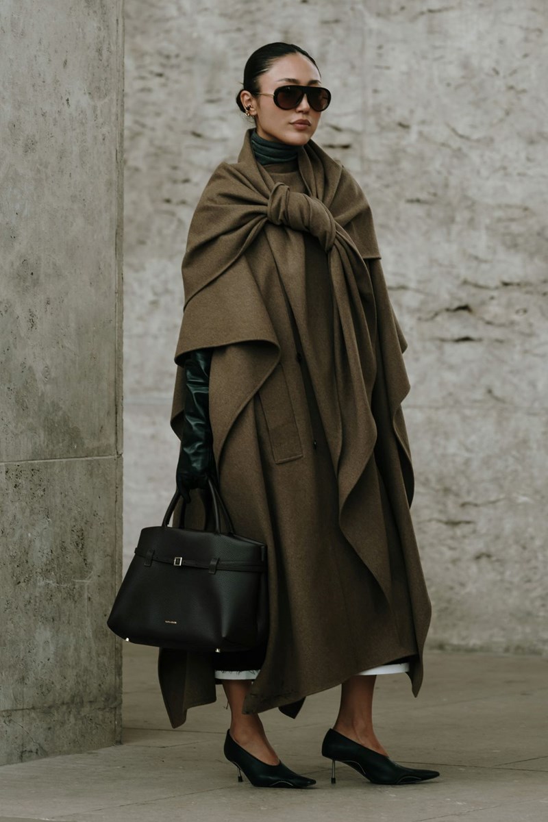 PFW SS25: Τα street style looks που ξεχώρισαν στην Εβδομάδα Μόδας στο Παρίσι - εικόνα 2