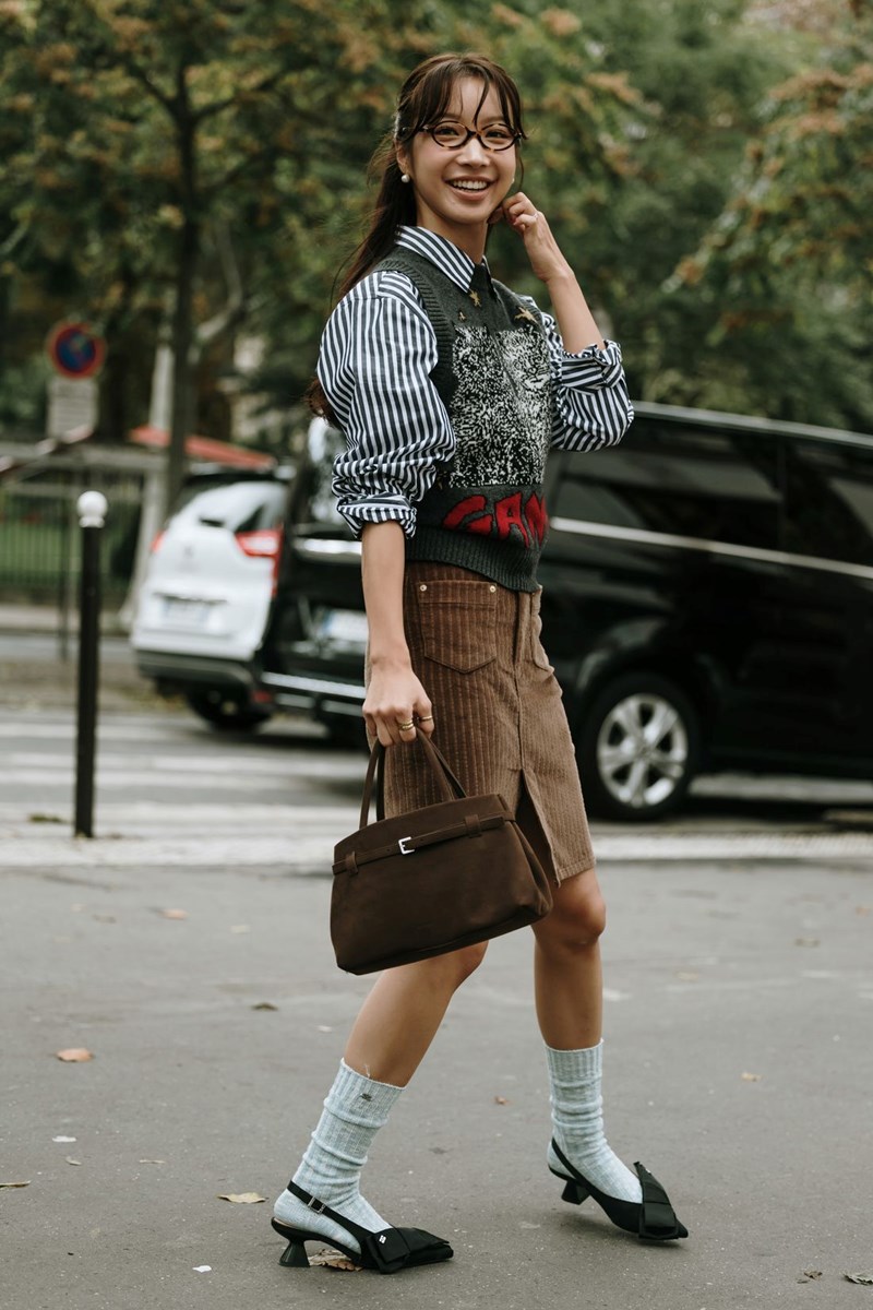 PFW SS25: Τα street style looks που ξεχώρισαν στην Εβδομάδα Μόδας στο Παρίσι - εικόνα 3