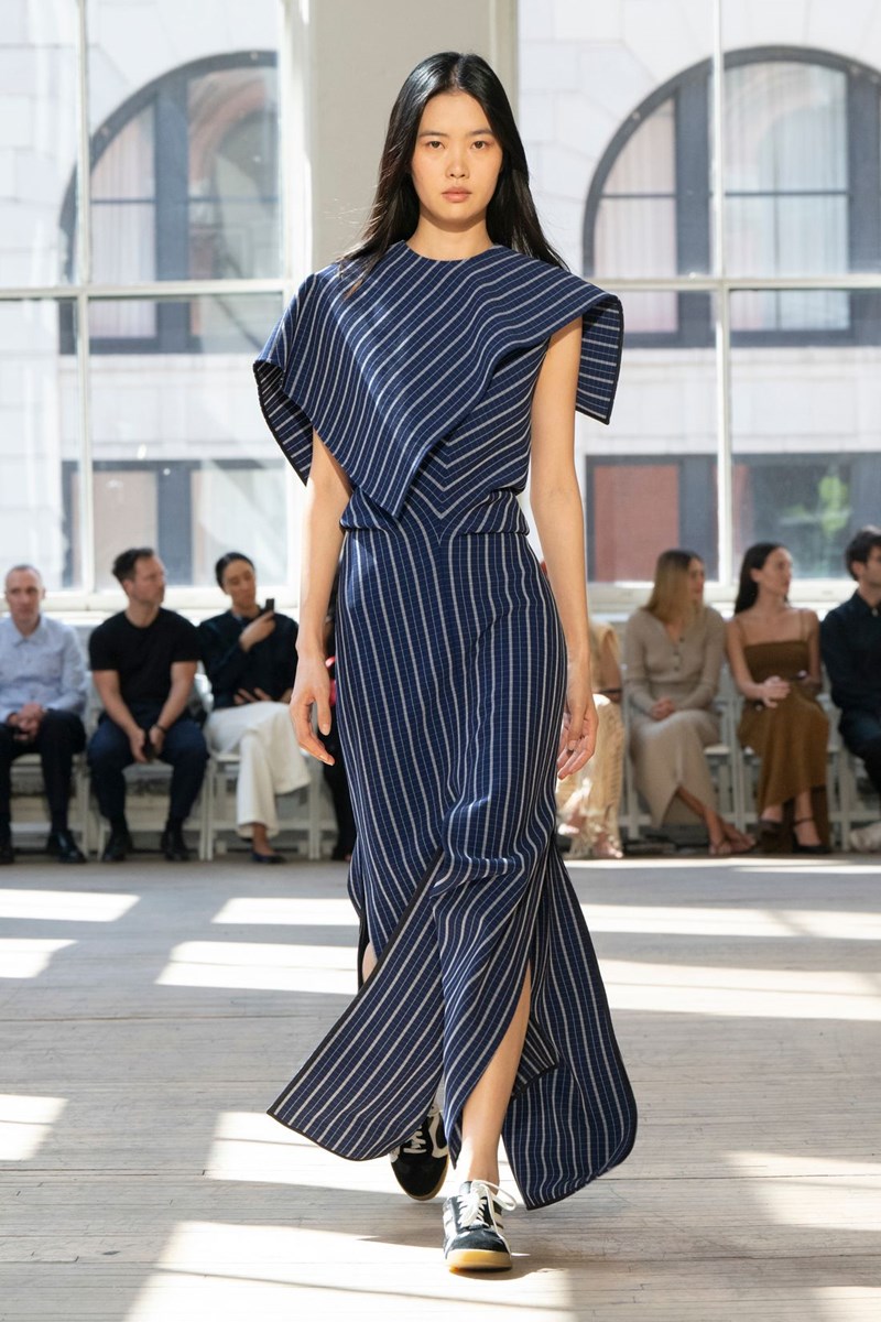 NYFW SS25: Τα trends που ξεχωρίσαμε στις πασαρέλες της Νέας Υόρκης για τη σεζόν Άνοιξη / Καλοκαίρι 2025 - εικόνα 1