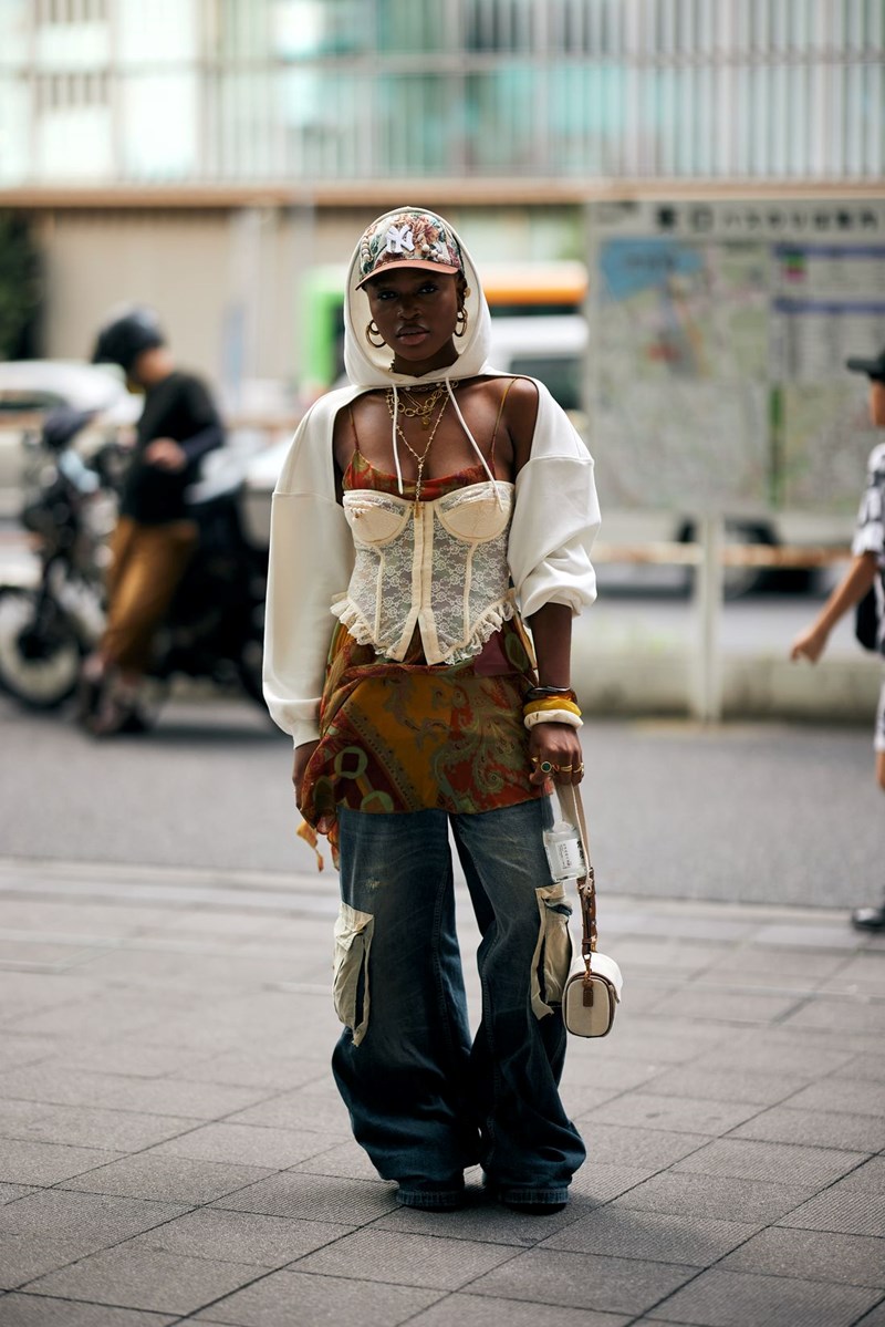 Τα τζιν παντελόνια που φοράνε τώρα οι fashion lovers σε Κοπεγχάγη και Τόκιο - εικόνα 16