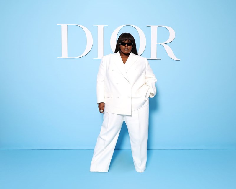 Dior SS25: Η επιβλητική ισχύς της σύγχρονης θηλυκότητας - εικόνα 33