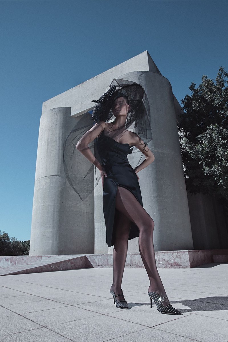 «Metaphysica»: η νέα καμπάνια KALOGIROU για τη σεζόν Φθινόπωρο- Χειμώνας 2024-25 αποκαλύπτει με κινήσεις ακριβείας τις τάσεις της νέας εποχής - εικόνα 1