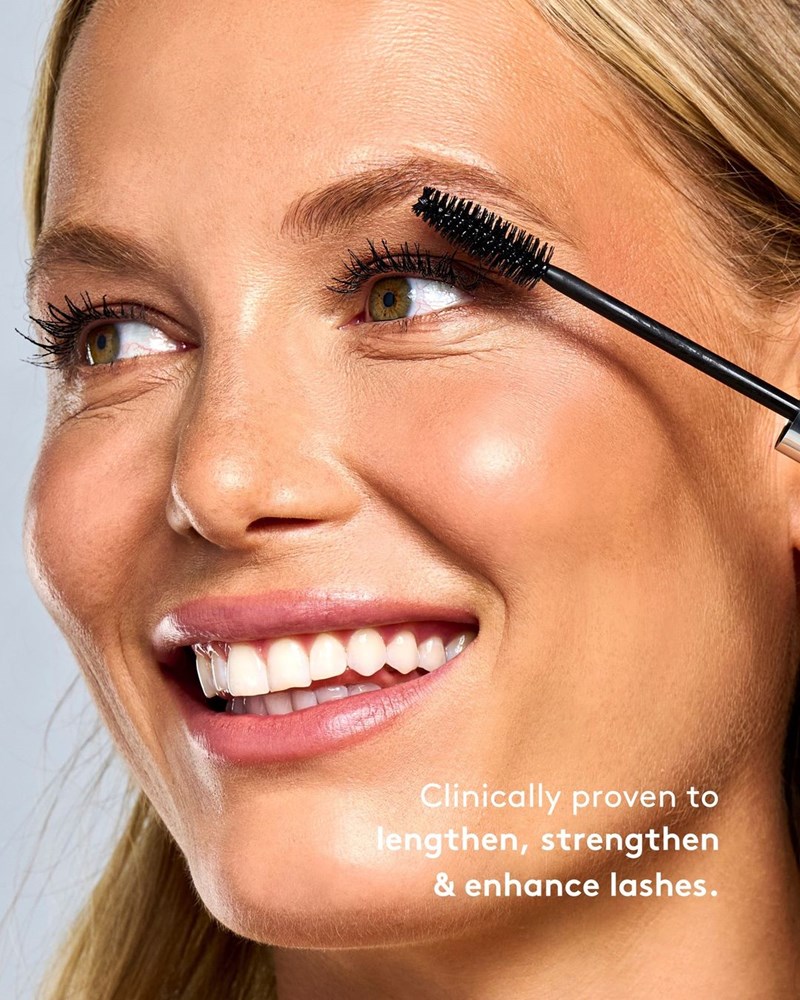 Αυτή η mascara θρέφει τις βλεφαρίδες και προσφέρει σαγηνευτικό, έντονο βλέμμα - εικόνα 2