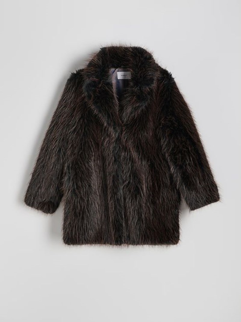 Η Dakota Johnson φόρεσε το απόλυτο παλτό για τον χειμώνα που δεν θα θες να αποχωριστείς - εικόνα 5