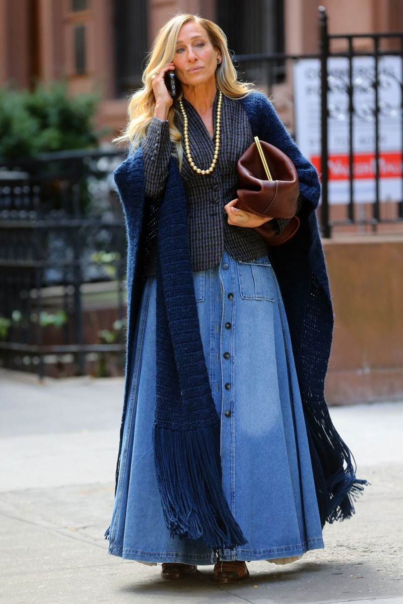 Η Sarah Jessica Parker με το ιδανικό πανωφόρι για την περίοδο που διανύουμε - εικόνα 1