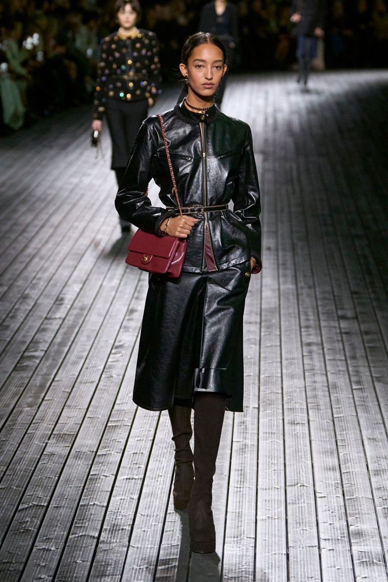 Δερμάτινο jacket: Πώς να το συνδυάσεις αυτή την εποχή σύμφωνα με τα fashion girls - εικόνα 1