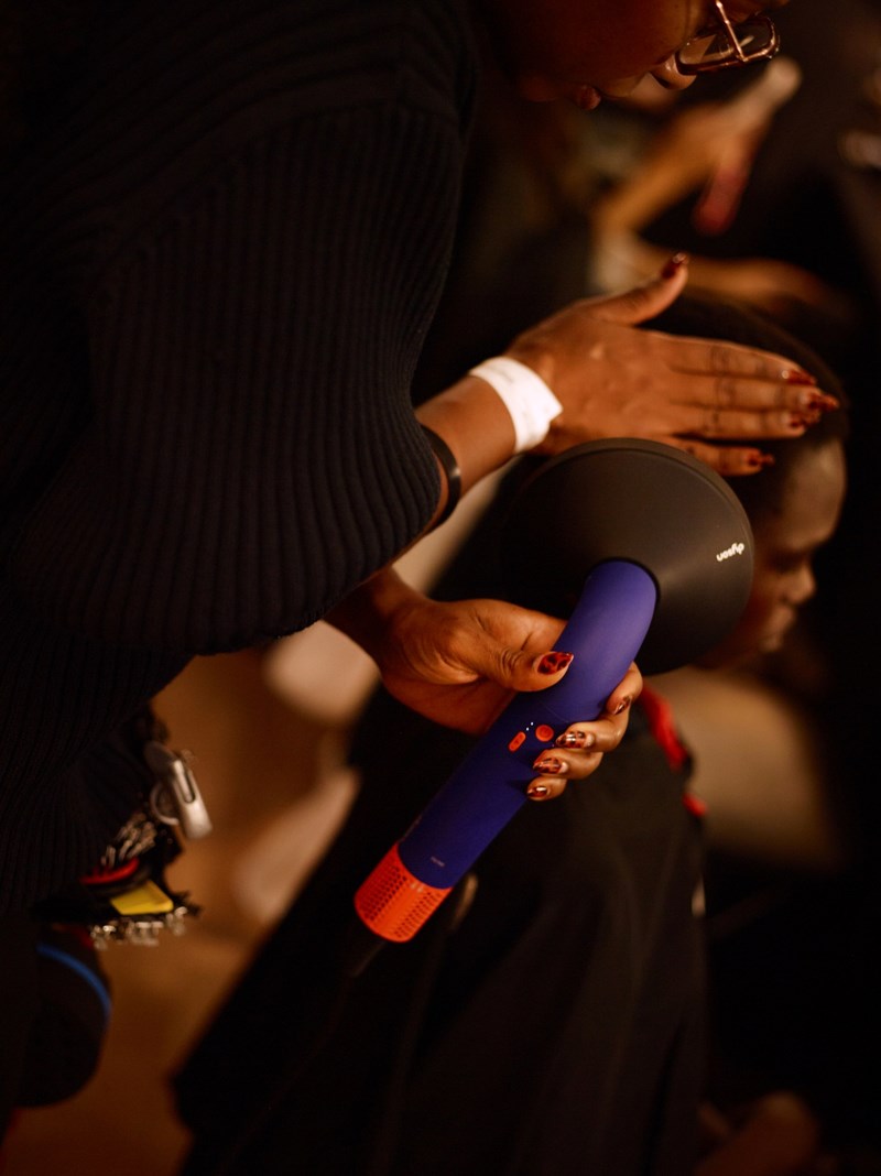 Αυτό είναι το hair tool που χρειαζόμαστε για ένα χτένισμα με '80s αισθητική, όπως της πριγκίπισσας Diana - εικόνα 3